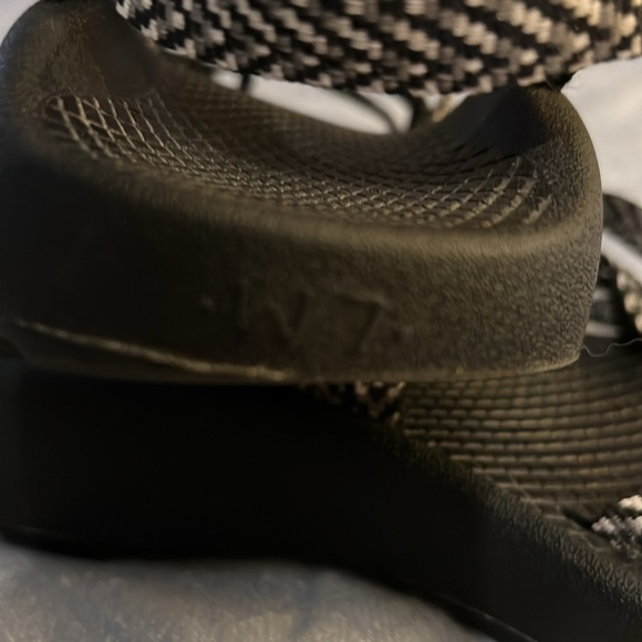 Black and white Chacos sandals. Used but good condition - Picture 2 of 5